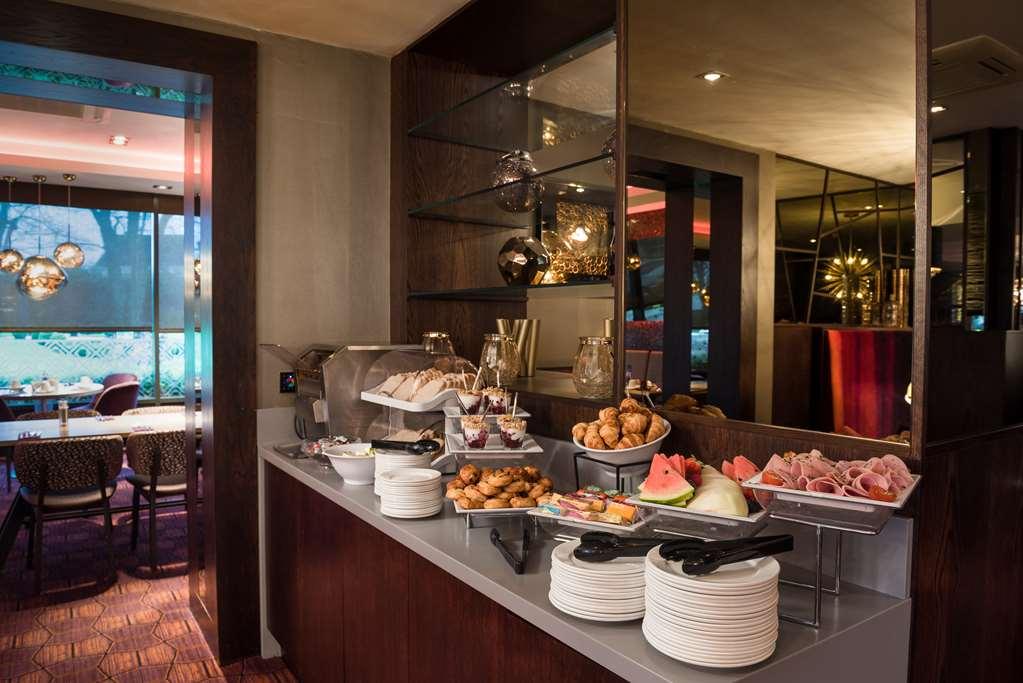 Carlton Hotel